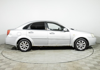 Подержанный автомобиль Chevrolet Lacetti Sedan 2007 года (4 фото)