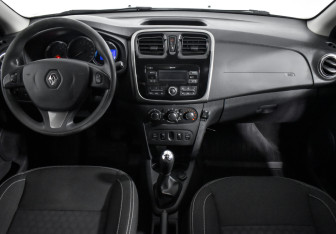 Подержанный автомобиль Renault Logan Sedan 2018 года (14 фото)
