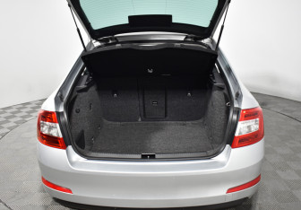 Подержанный автомобиль Skoda Octavia Liftback 2015 года (18 фото)