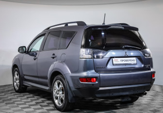 Подержанный автомобиль Mitsubishi Outlander 2011 года (7 фото)