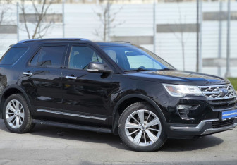 Подержанный автомобиль Ford Explorer 2018 года (8 фото)