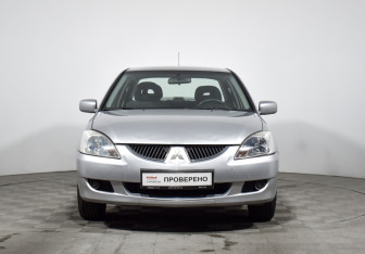 Подержанный автомобиль Mitsubishi Lancer Sedan 2005 года (2 фото)