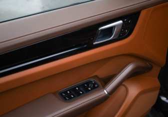 Подержанный автомобиль Porsche Cayenne 2018 года (16 фото)