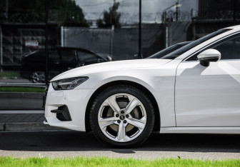 Подержанный автомобиль Audi A7 2021 года (10 фото)