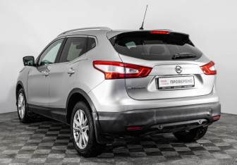 Подержанный автомобиль Nissan Qashqai 2014 года (7 фото)