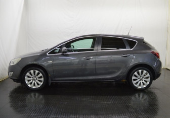 Подержанный автомобиль Opel Astra Hatchback 2011 года (8 фото)