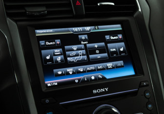 Подержанный автомобиль Ford Mondeo Sedan 2015 года (15 фото)