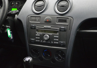 Подержанный автомобиль Ford Fusion 2008 года (9 фото)