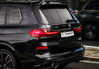 Подержанный автомобиль BMW X7 2020 года (14 фото)