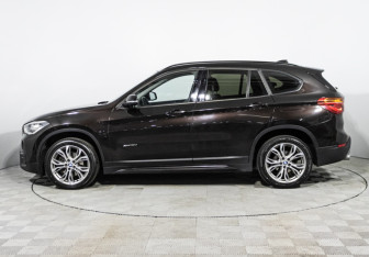 Подержанный автомобиль BMW X1 2016 года (8 фото)