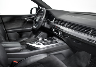 Подержанный автомобиль Audi Q7 2019 года (15 фото)