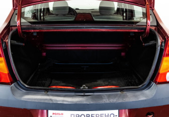 Подержанный автомобиль Renault Logan Sedan 2009 года (14 фото)