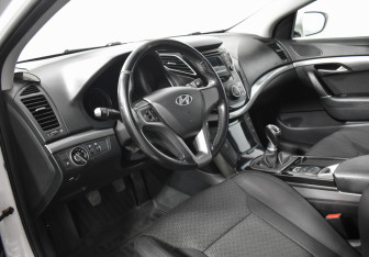 Подержанный автомобиль Hyundai i40 Sedan 2015 года (9 фото)