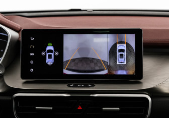 Подержанный автомобиль Geely Coolray 2023 года (18 фото)