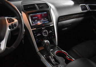 Подержанный автомобиль Ford Explorer 2015 года (22 фото)