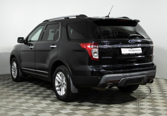 Подержанный автомобиль Ford Explorer 2014 года (7 фото)