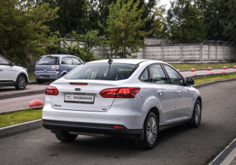 Подержанный автомобиль Ford Focus Sedan 2018 года (6 фото)