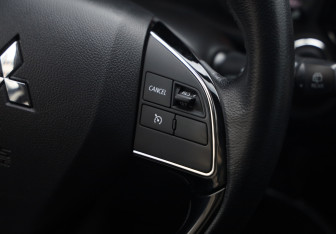Подержанный автомобиль Mitsubishi Outlander 2021 года (13 фото)