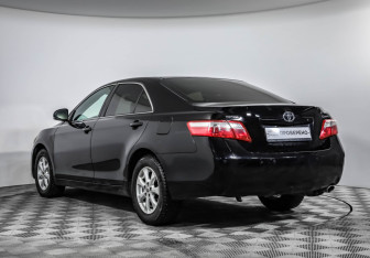 Подержанный автомобиль Toyota Camry Sedan 2011 года (7 фото)