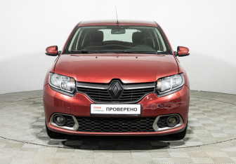 Подержанный автомобиль Renault Sandero 2015 года (2 фото)