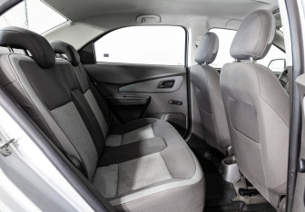 Подержанный автомобиль Chevrolet Cobalt Sedan 2013 года (15 фото)