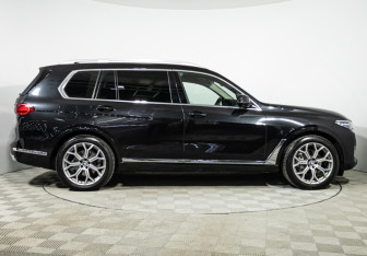 Подержанный автомобиль BMW X7 2020 года (4 фото)