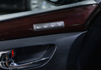 Подержанный автомобиль Lexus LX 2012 года (27 фото)