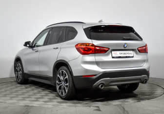 Подержанный автомобиль BMW X1 2017 года (7 фото)