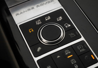 Подержанный автомобиль Land Rover Range Rover 2016 года (22 фото)