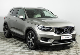 Подержанный автомобиль Volvo XC40 2021 года (3 фото)