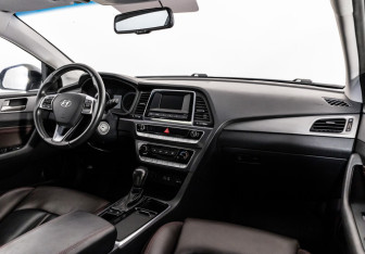Подержанный автомобиль Hyundai Sonata 2019 года (9 фото)