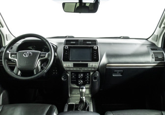 Подержанный автомобиль Toyota Land Cruiser Prado 2017 года (13 фото)