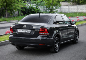 Подержанный автомобиль Volkswagen Polo Sedan 2016 года (6 фото)