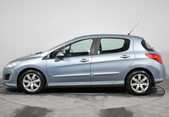 Подержанный автомобиль Peugeot 308 Hatchback 2011 года (8 фото)