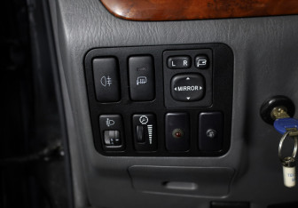 Подержанный автомобиль Toyota Land Cruiser Prado 2007 года (25 фото)