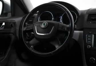 Подержанный автомобиль Skoda Yeti 2013 года (15 фото)