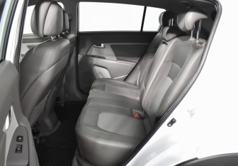 Подержанный автомобиль Kia Sportage 2011 года (11 фото)