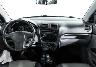 Подержанный автомобиль Kia Picanto 2005 года (13 фото)