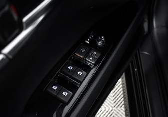 Подержанный автомобиль Toyota Camry Sedan 2020 года (10 фото)