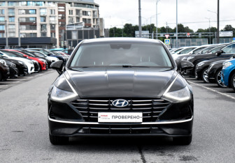 Подержанный автомобиль Hyundai Sonata 2019 года (2 фото)