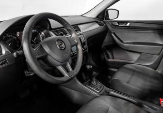 Подержанный автомобиль Skoda Rapid Liftback 2019 года (9 фото)