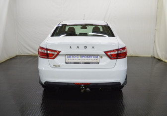 Подержанный автомобиль LADA (ВАЗ) Vesta Sedan 2015 года (6 фото)