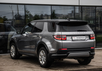 Подержанный автомобиль Land Rover Discovery Sport 2020 года (8 фото)