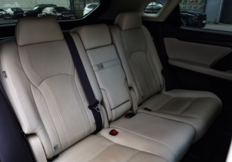 Подержанный автомобиль Lexus RX 2019 года (16 фото)