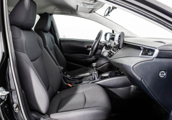 Подержанный автомобиль Toyota Corolla Sedan 2019 года (18 фото)