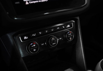 Подержанный автомобиль Volkswagen Tiguan 2019 года (16 фото)
