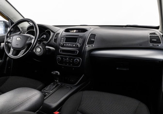 Подержанный автомобиль Kia Sorento 2013 года (9 фото)