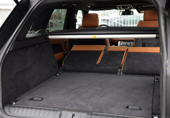 Подержанный автомобиль Land Rover Range Rover Sport 2013 года (35 фото)