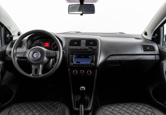 Подержанный автомобиль Volkswagen Polo Sedan 2011 года (10 фото)