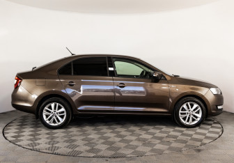 Подержанный автомобиль Skoda Rapid Liftback 2019 года (4 фото)